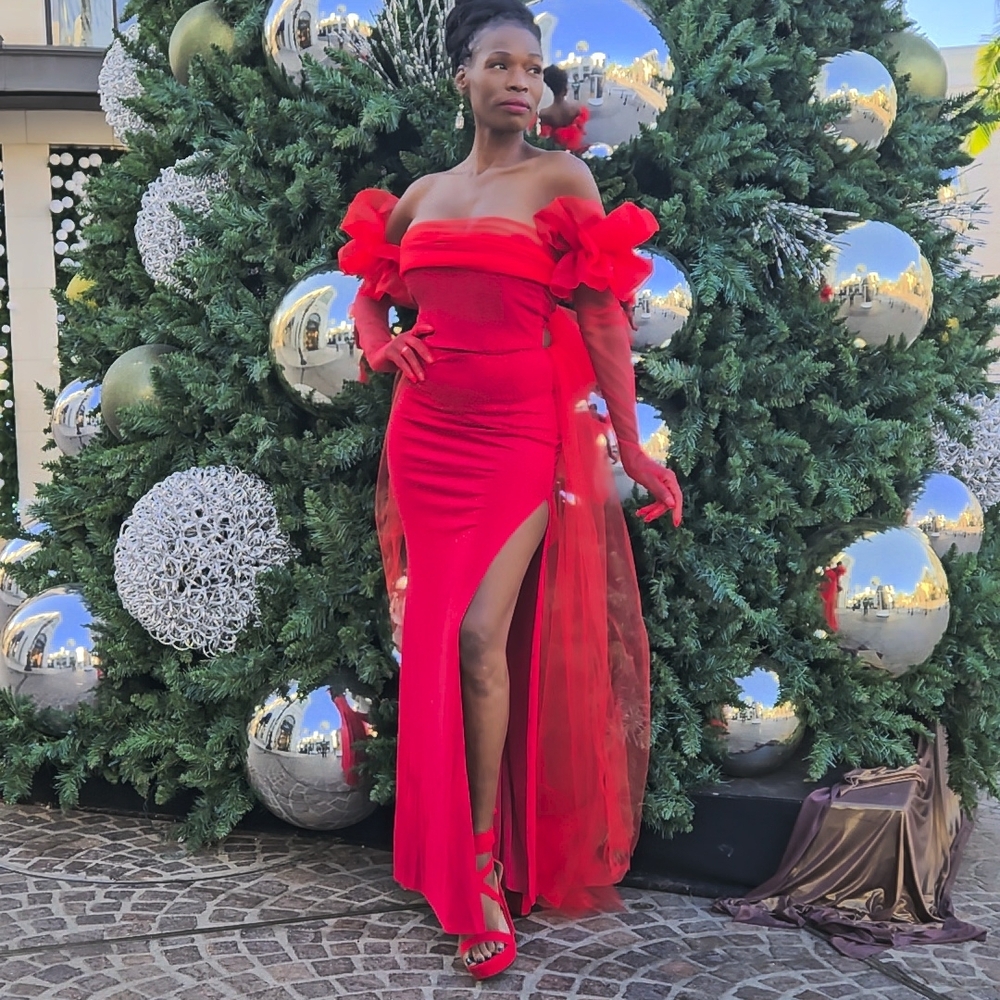 Elegant Red Strapless Evening Dress